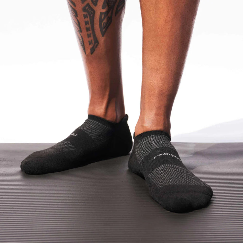 Feetures High Performance Max Cushion No Show Tab Socks - Black